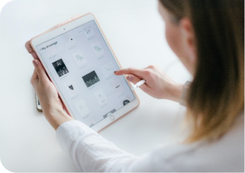 Mujer con iPad