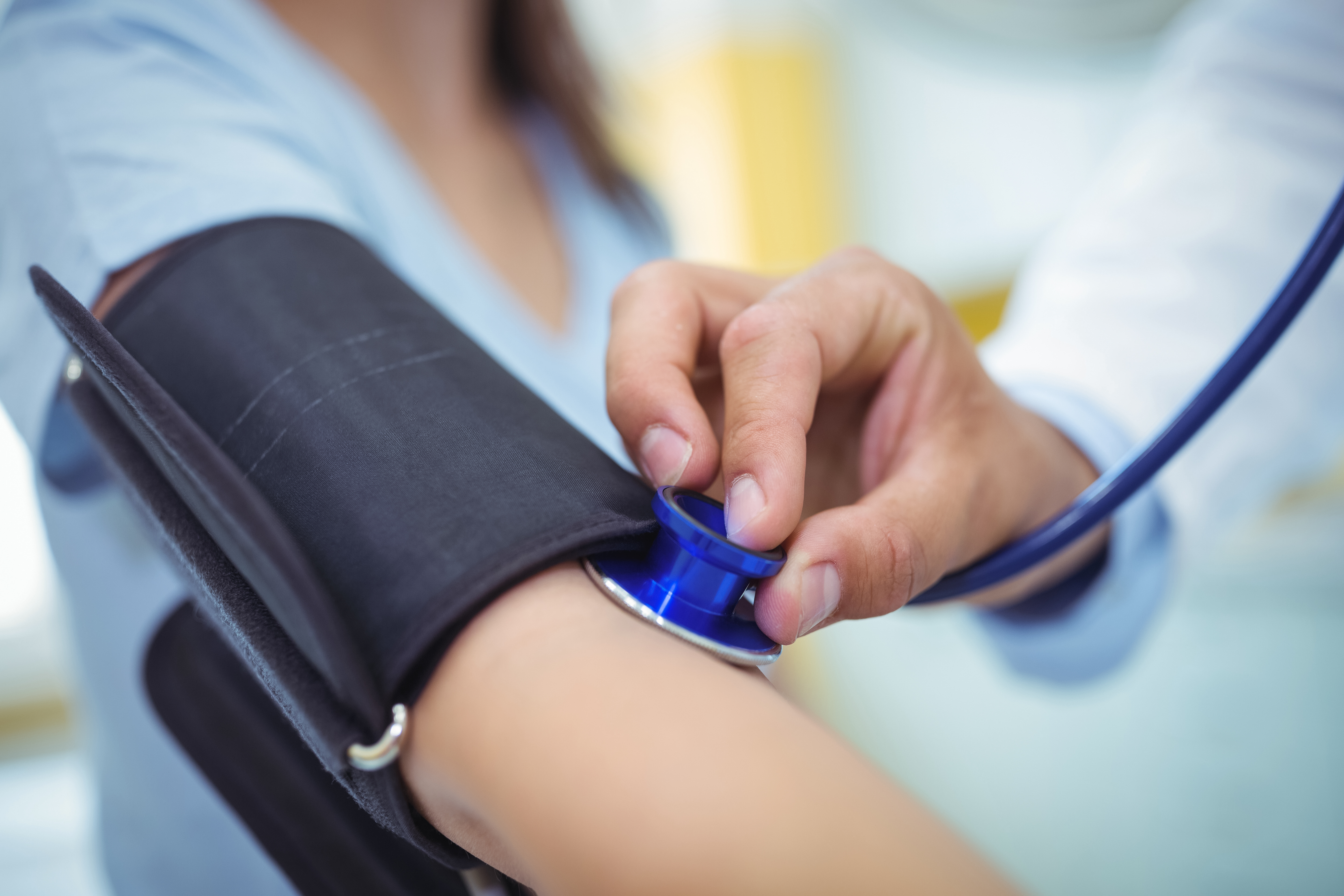 Controlar la presión arterial a tiempo reduce el riesgo de infartos y derrames cerebrales